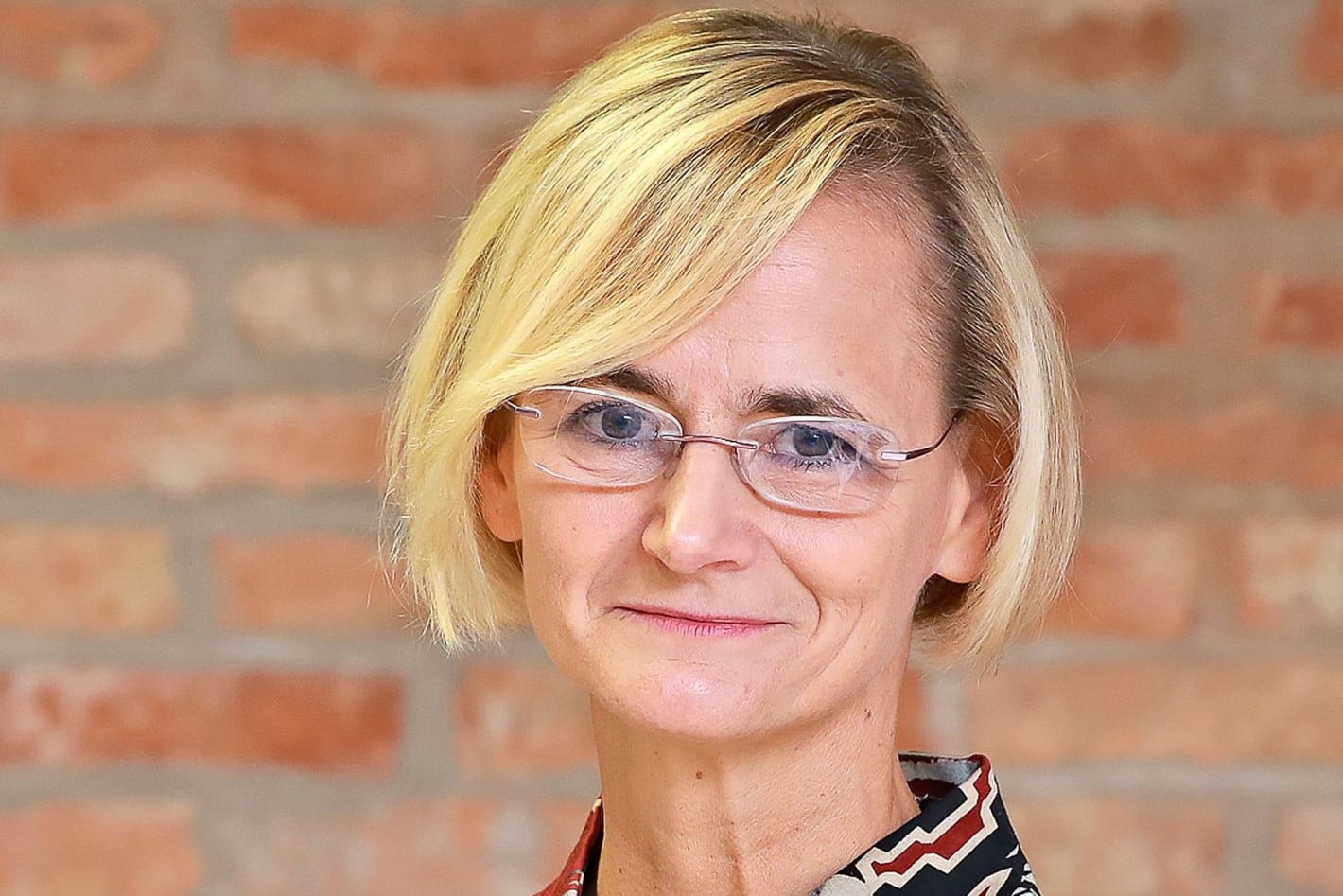 Győri Enikő: El a kezekkel a gyerekeinktől!
