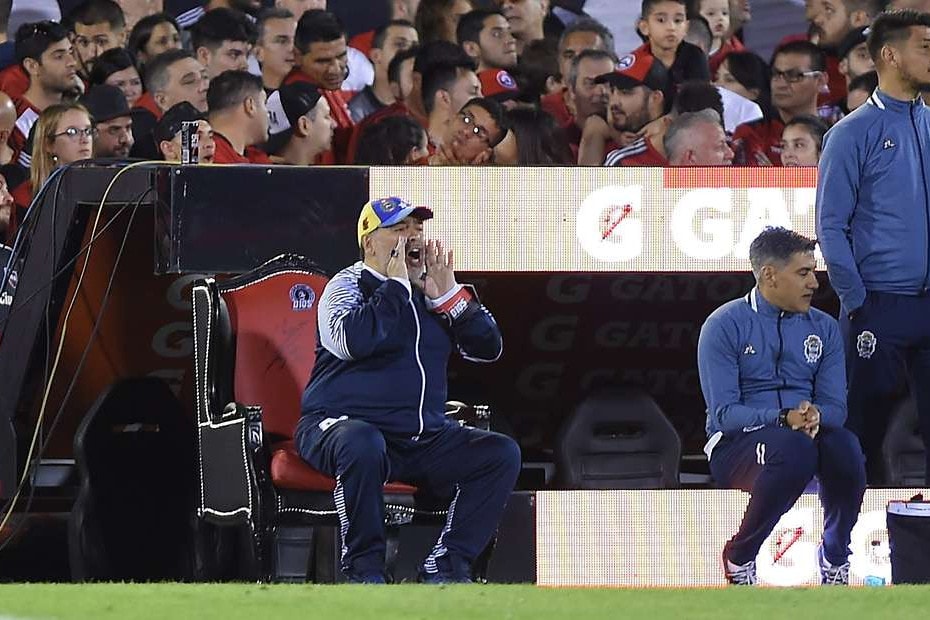 Királyként ünnepelték volt csapatánál Diego Maradonát