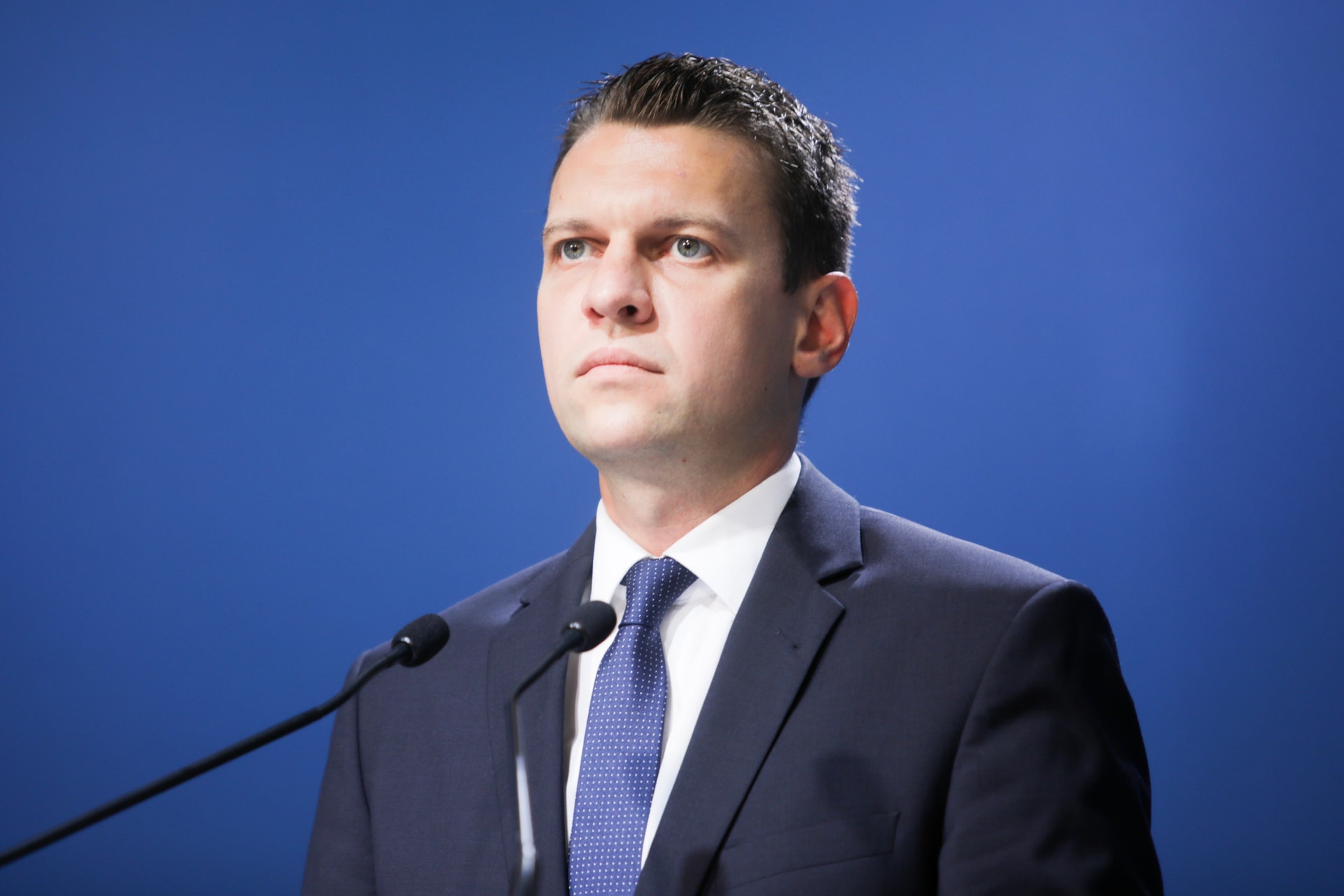 Menczer: Nem logikus folyamatosan kritizálni azt az embert, akitől Európa biztonsága függ
