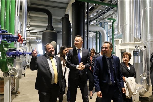 Kozmetikai alapanyagokat gyártó üzem kezdi meg a termelést Szolnokon