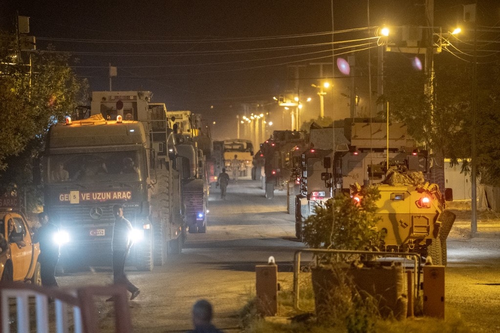 A török hadsereg megkezdte a behatolást Északkelet-Szíriába