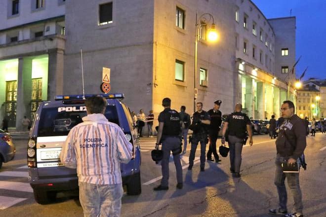 Migráns lövöldözött a trieszti rendőrségen: két rendőr életét vesztette