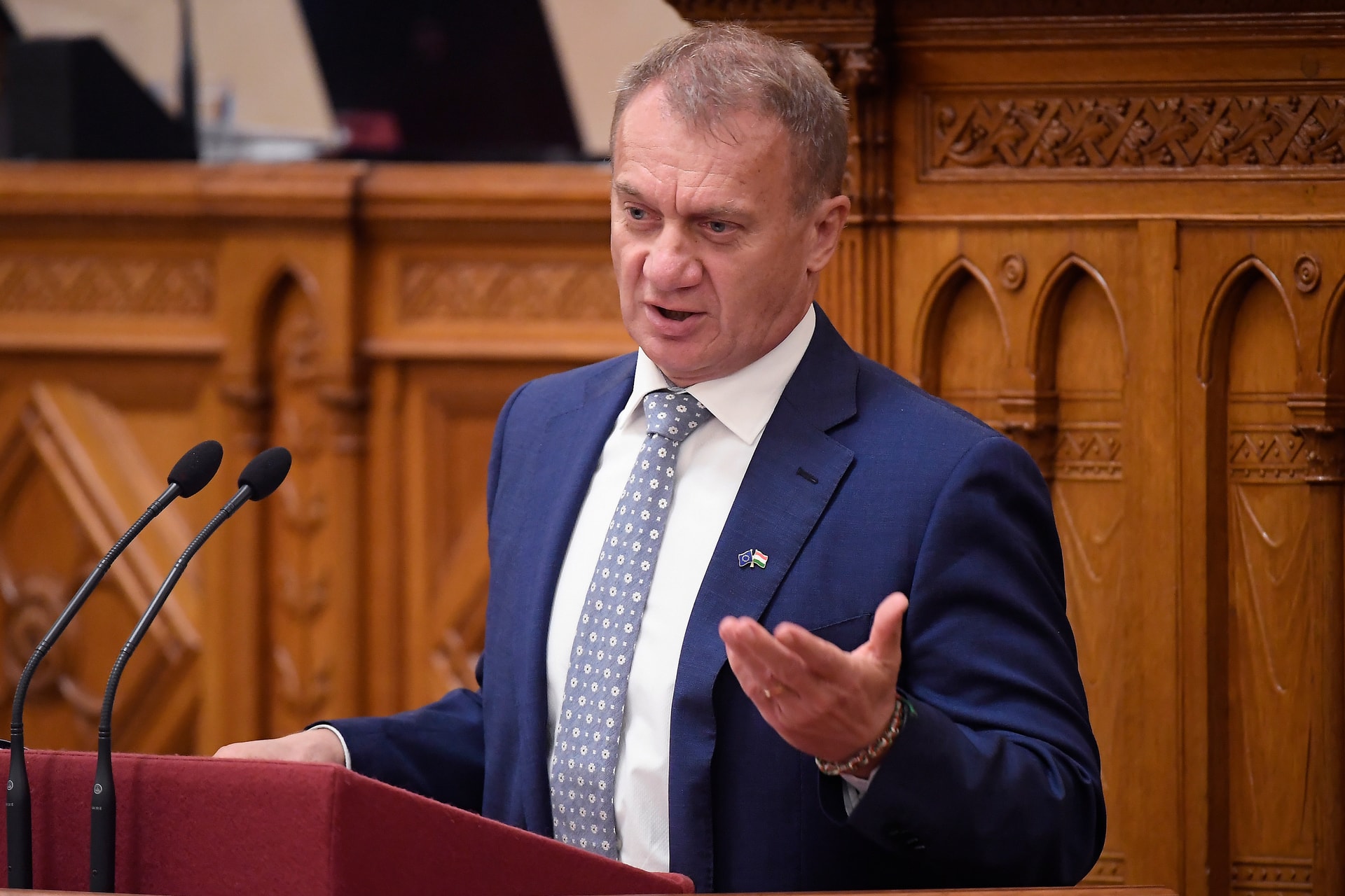 Felfüggesztették a Gyurcsány-párti Varju László mentelmi jogát