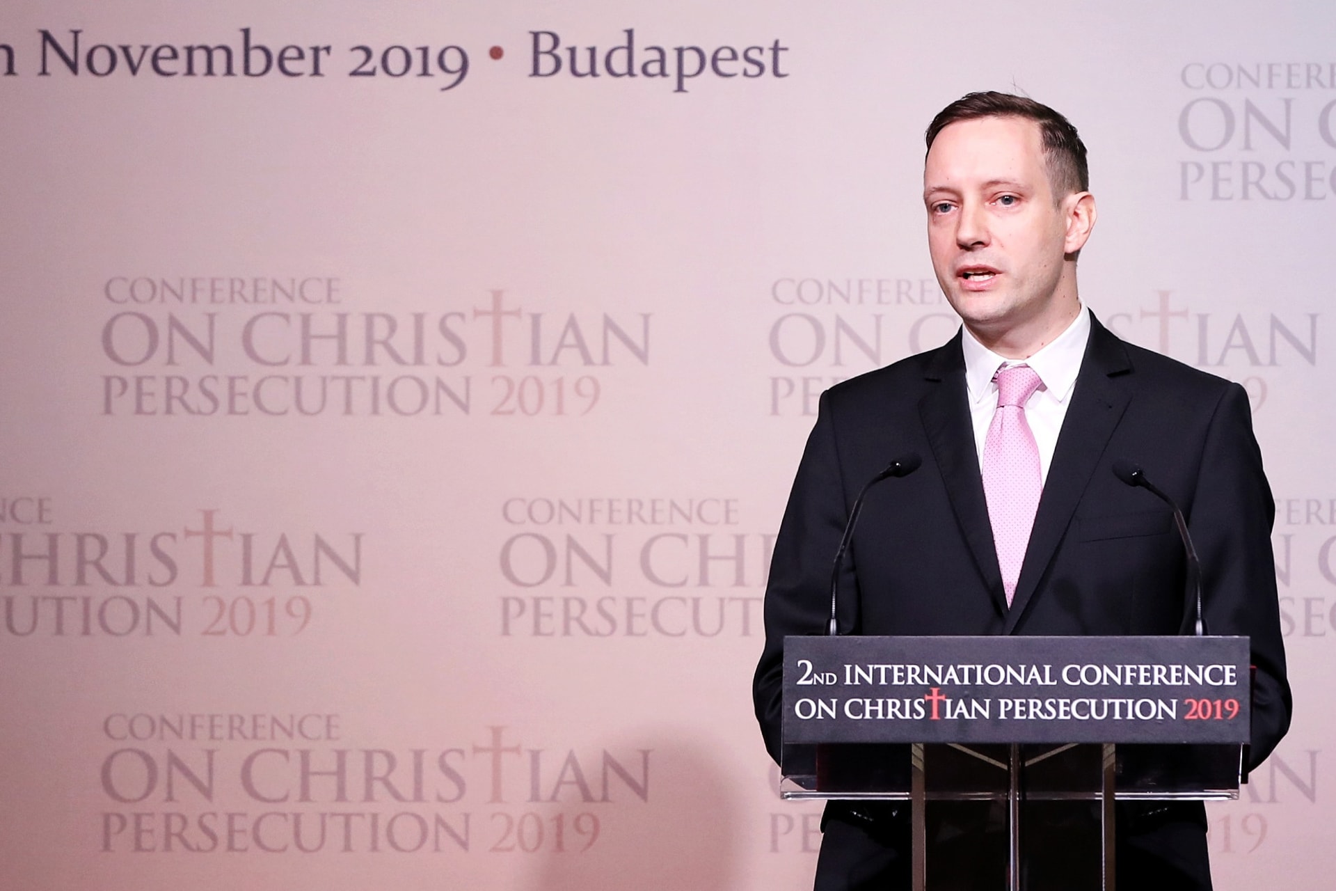 Azbej Tristan: Becsületbeli ügy a kereszténység védelme