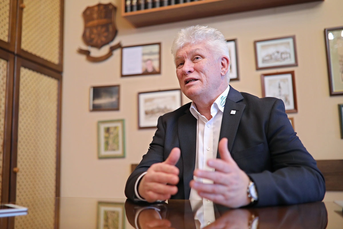 „Senkitől nem várom el, hogy feladja az elveit”