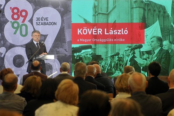 Kövér: Az állam legfőbb célja az ország szuverenitását és a magyar családokat erősíteni
