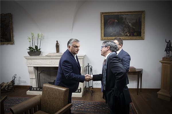 Az államnak segítenie kell a nemzeti és családi közösségek megerősítését
