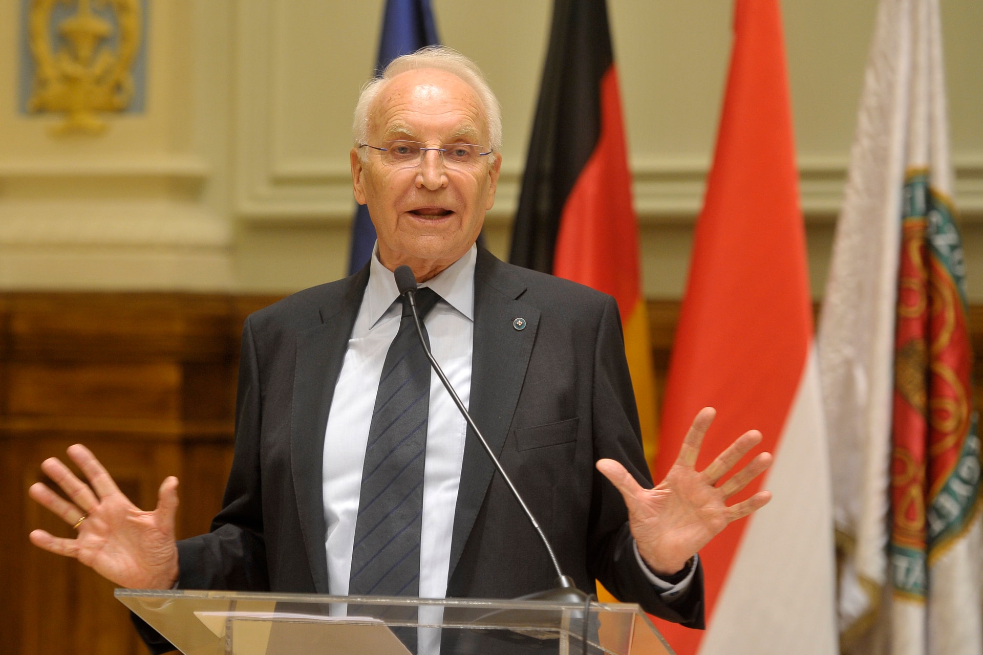 Edmund Stoiber: A legfontosabb feladat, hogy összetartsuk Európát