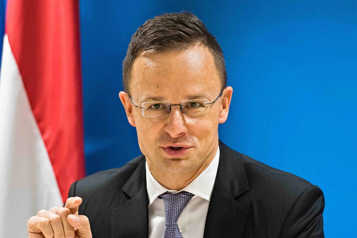 Szijjártó: A történelmi tények tiszteletben tartása nem lehet revizionizmus