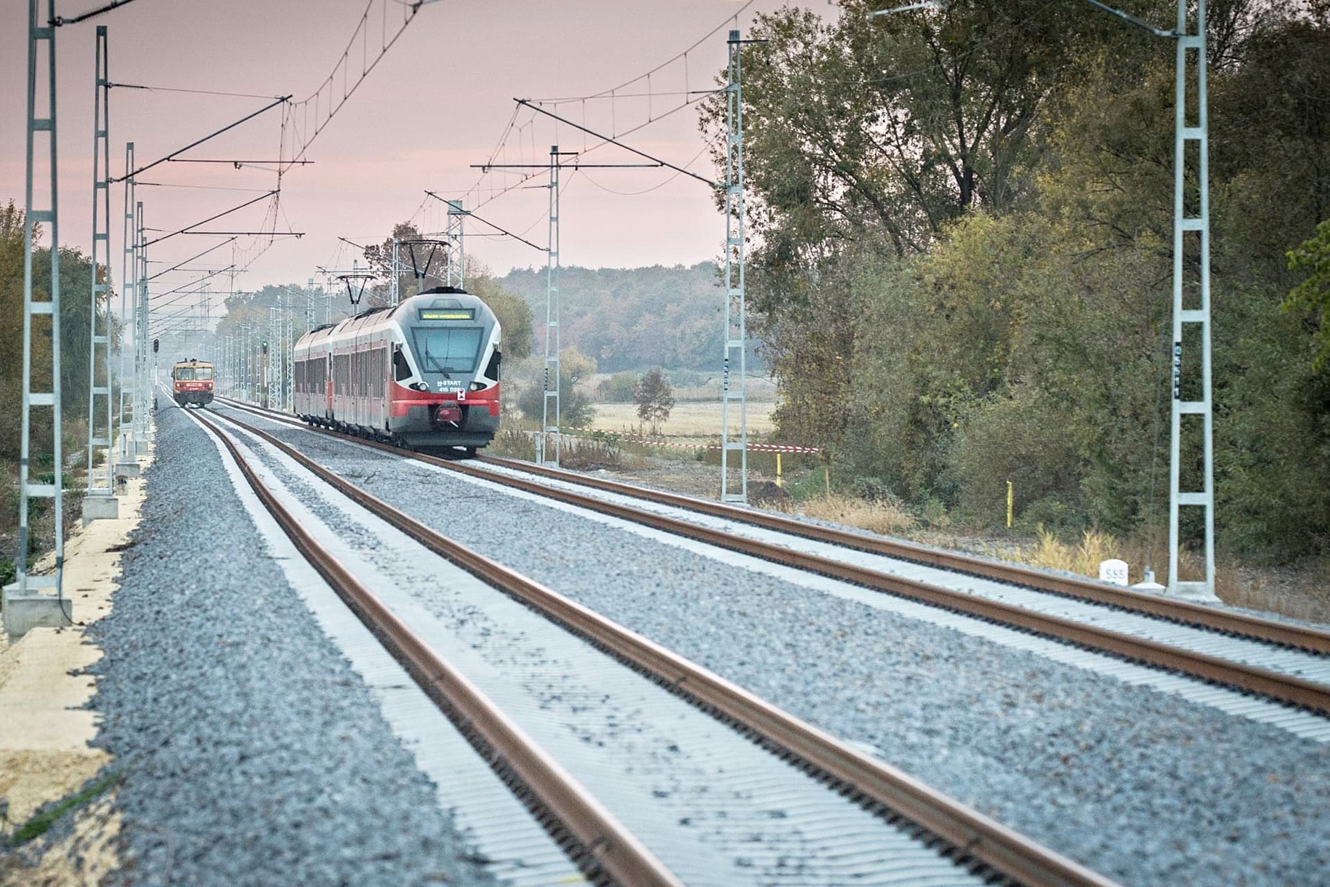 Korszerűsödő elővárosi vonalak