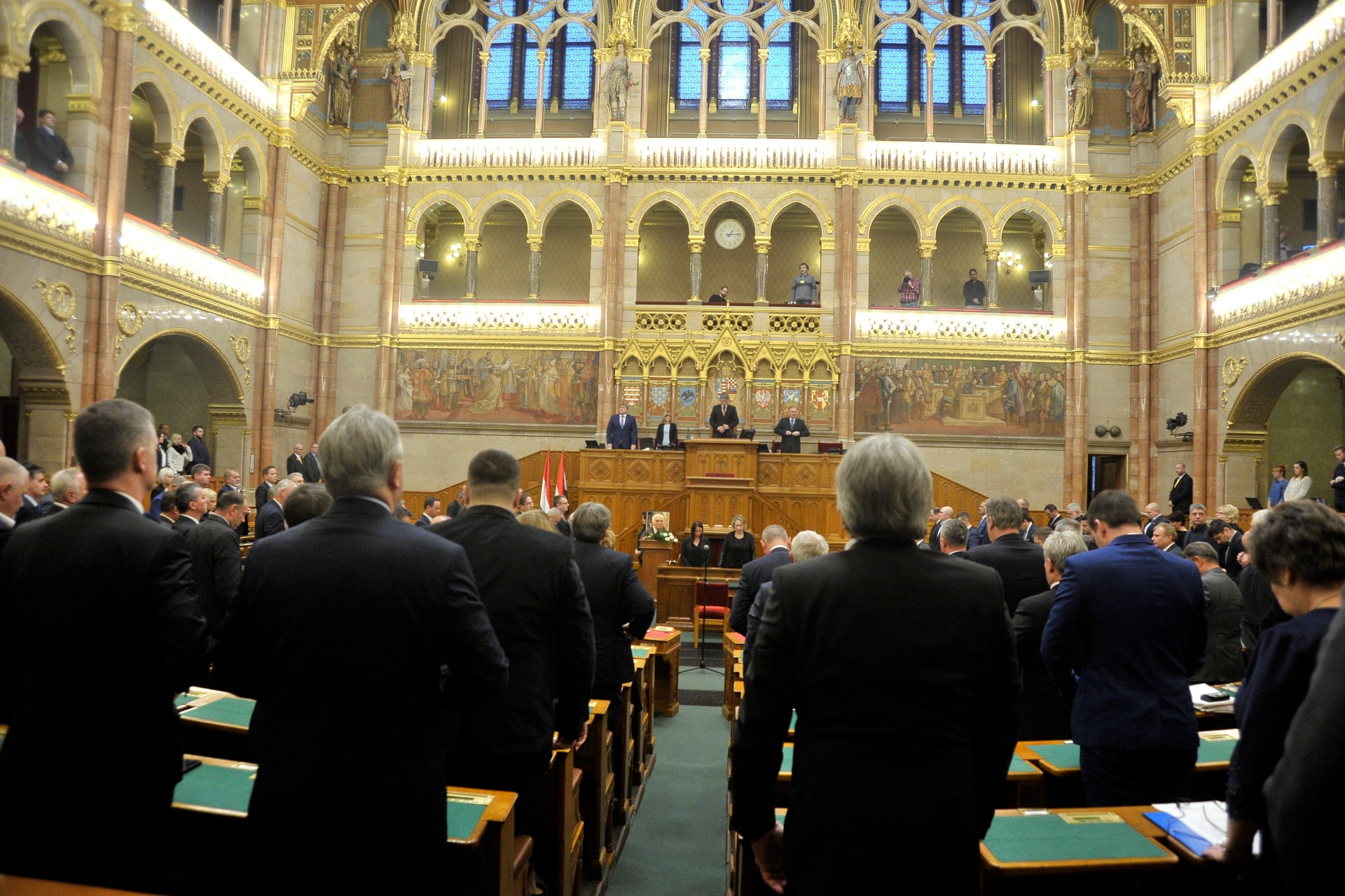 Ütős válaszokat adott a kormány az ellenzék kérdéseire