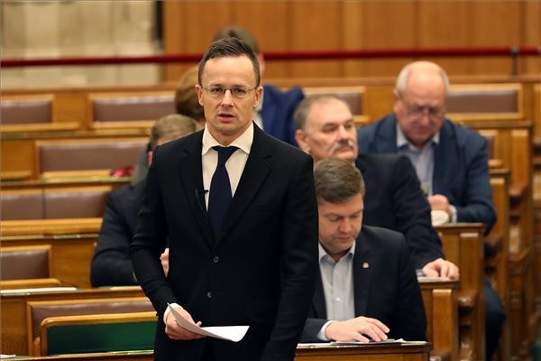 Magyarország blokkolja a NATO-Ukrajna tanácsüléseket, amíg nincs megállapodás a kisebbségi jogokról