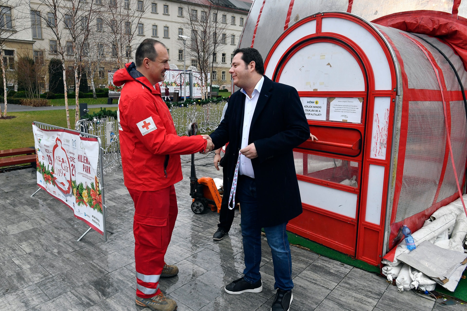 Csaknem húszezren adták le adományaikat a Mikulásgyárban