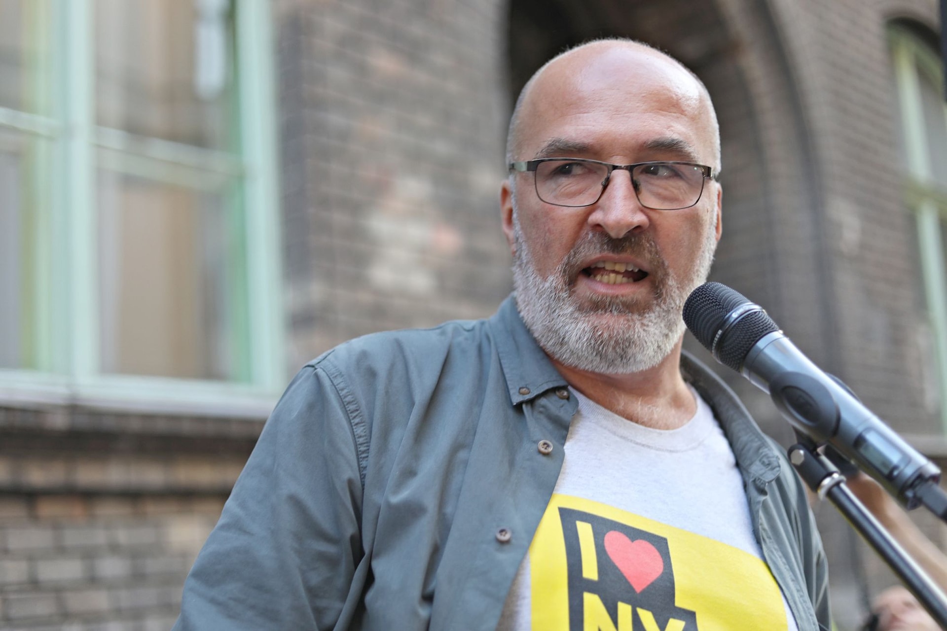 „Adóemelésre, az emberek megsarcolására használja a rendkívüli jogrendet Pikó András”