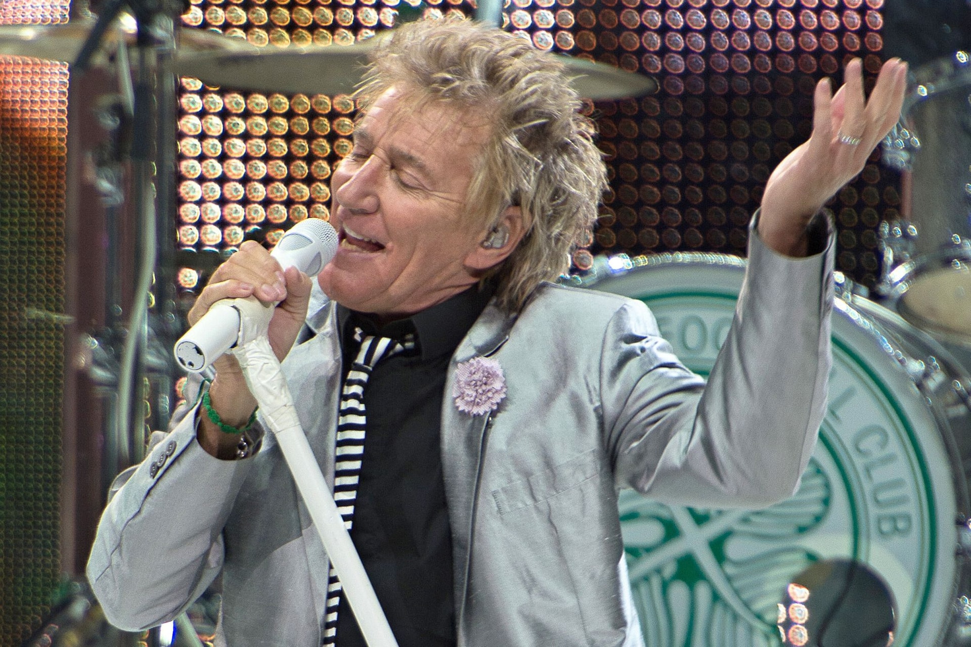 A reszelős hangú, skót Rod Stewart hetvenöt éves