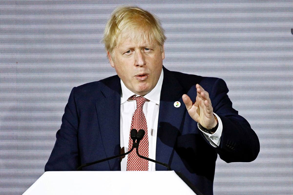 Johnson: Több tízmillió oltás beadására van remény a következő hónapokban