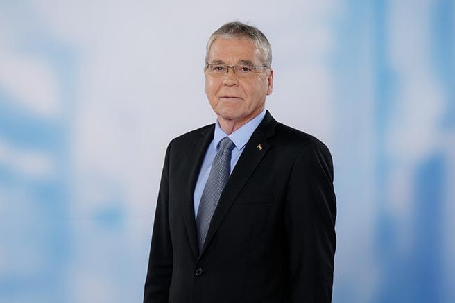 A Fidesz szerint elfogadhatatlan a kettős mérce alkalmazása Varsóval szemben