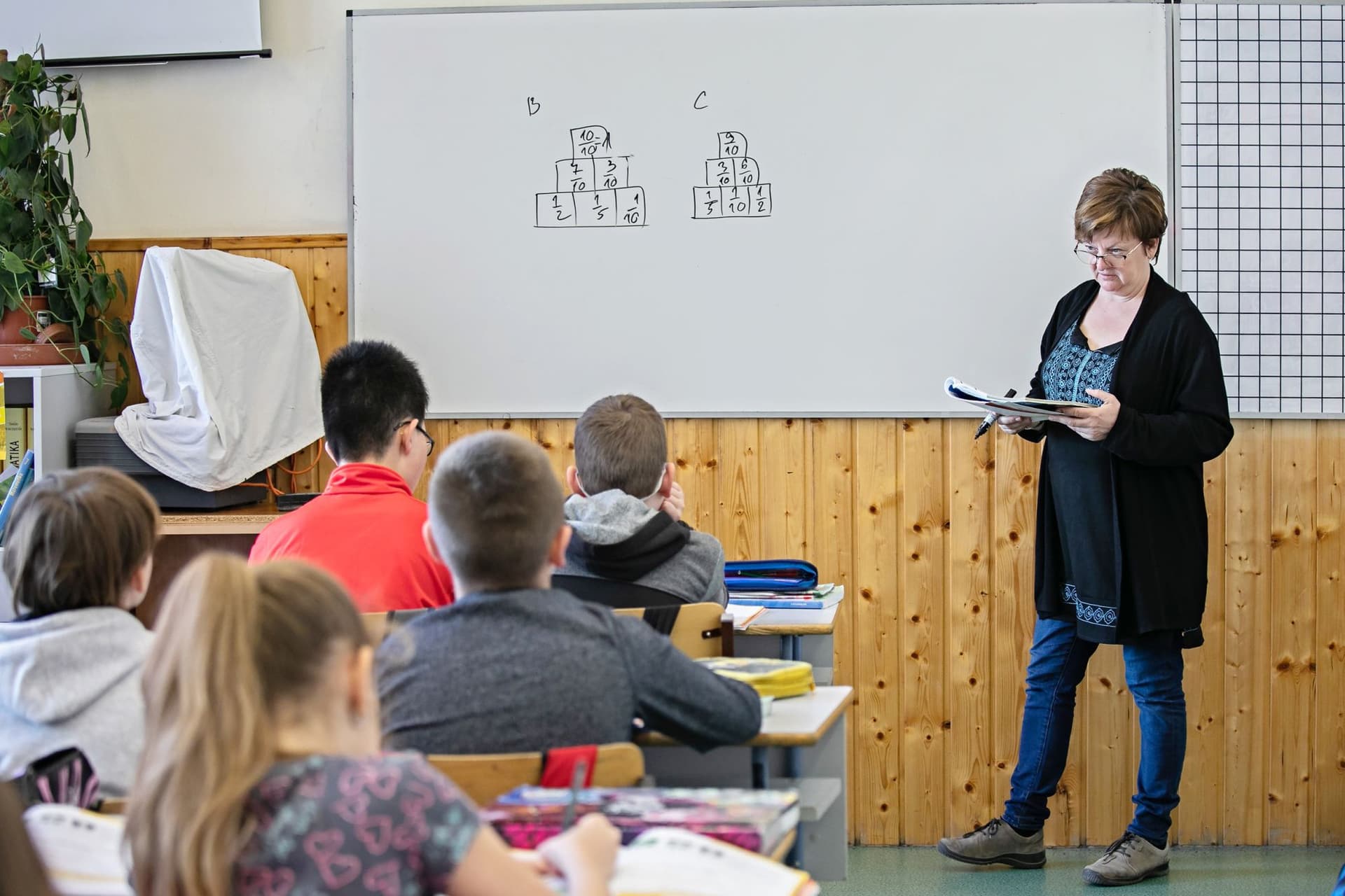Sok pénzt jelenthet a tanároknak a minősítő eljárás