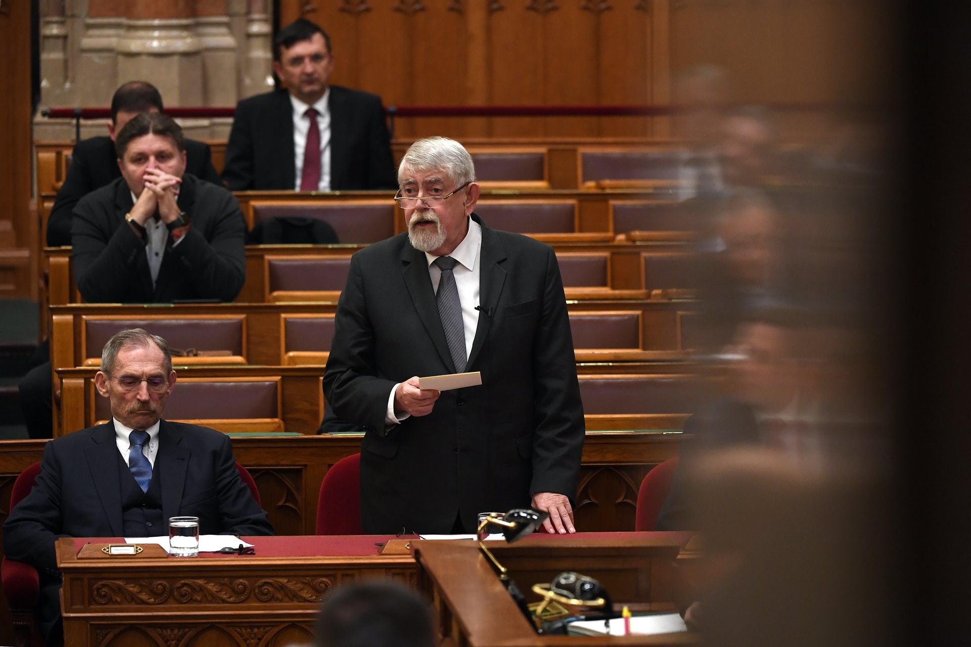 A kormány a súlyának megfelelően kezeli a koronavírus-helyzetet