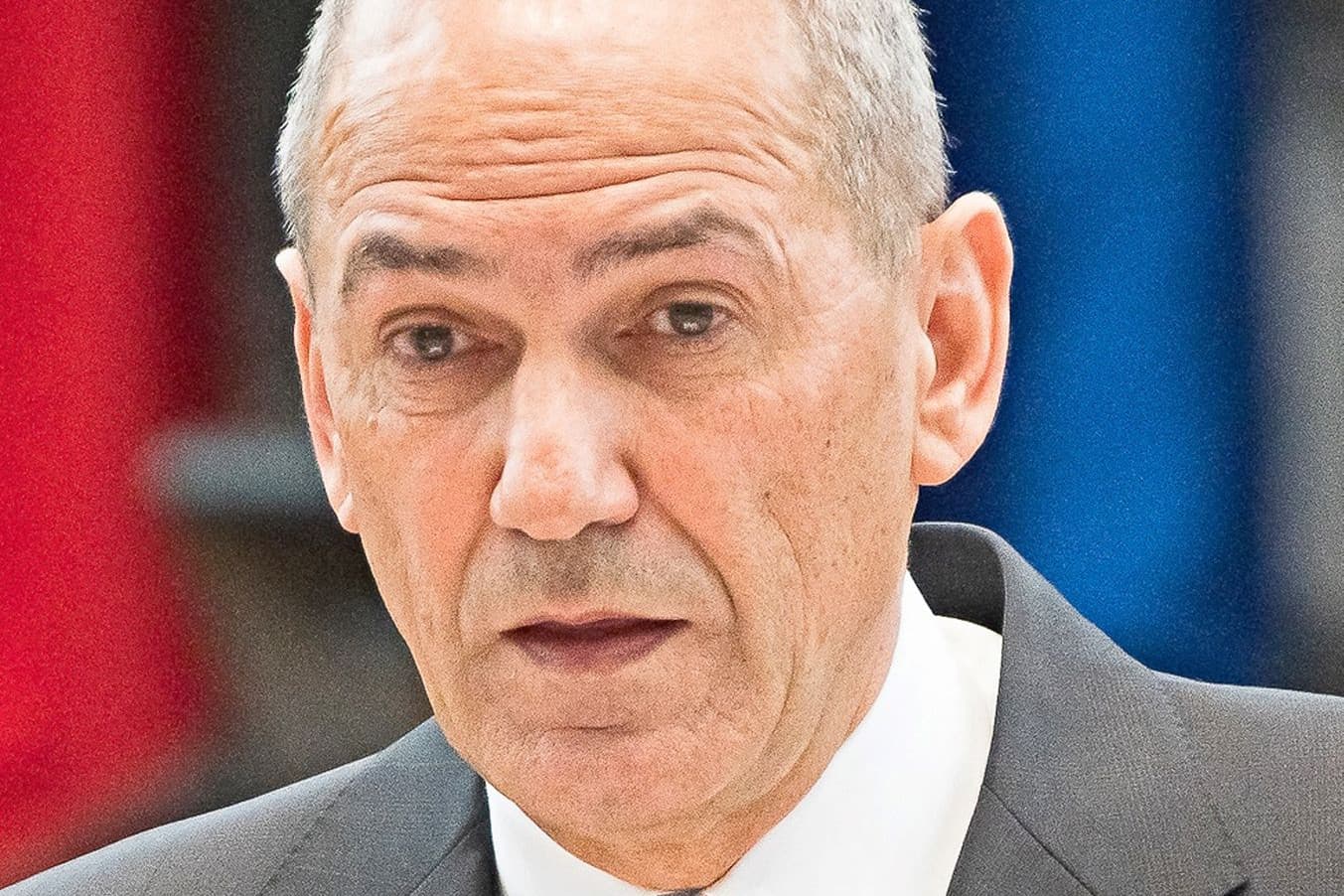 Szlovéniában hétfőtől leállítják a tömegközlekedést
