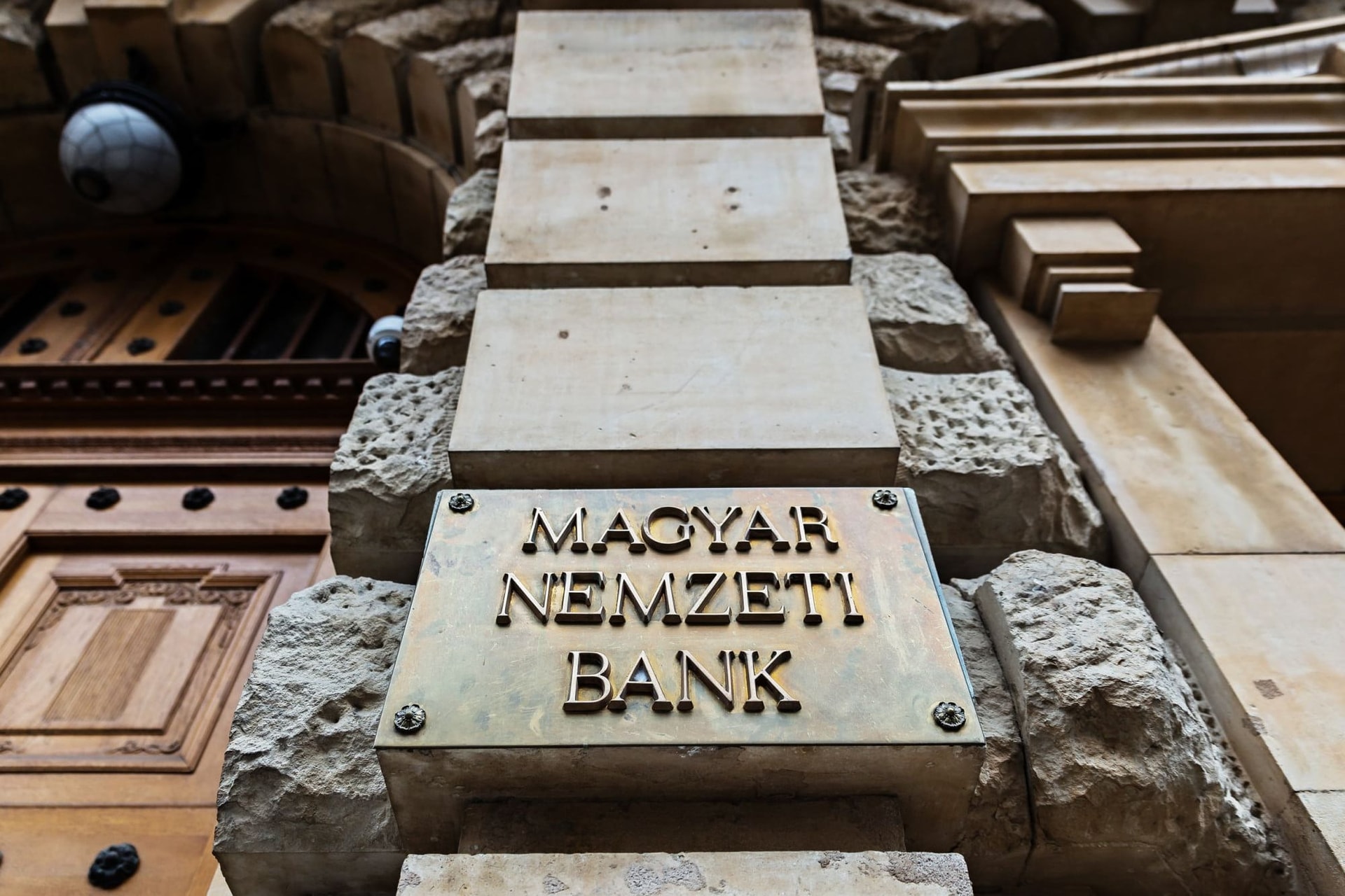 A jegybank elsődleges célja az árstabilitás elérése