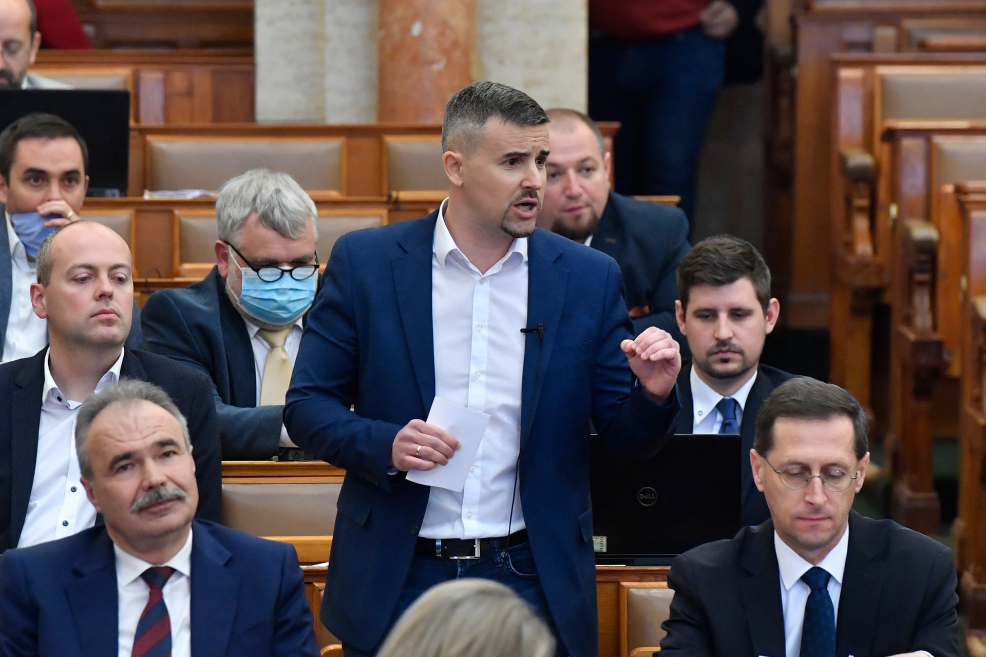 Az ellenzék megint hamisan vádolja a kormányt, hogy nem segít a munkanélkülivé vált embereken