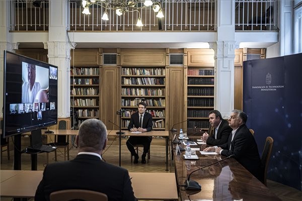 Orbán Viktor: Az idei költségvetés radikális átalakítására van szükség