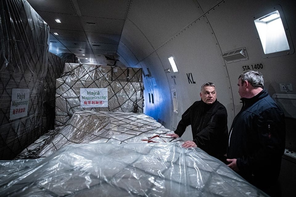Orbán Viktor: Több millió maszk érkezett Kínából