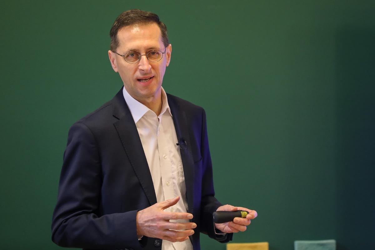 Varga Mihály: A pénzügyi ismereteket a tanterv részévé kellene tenni
