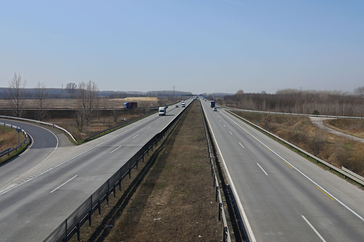 Kihalt autópályák, zavartalan munkálatok