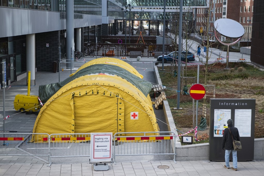 A svédek nem hoznak korlátozásokat, inkább csak reménykednek