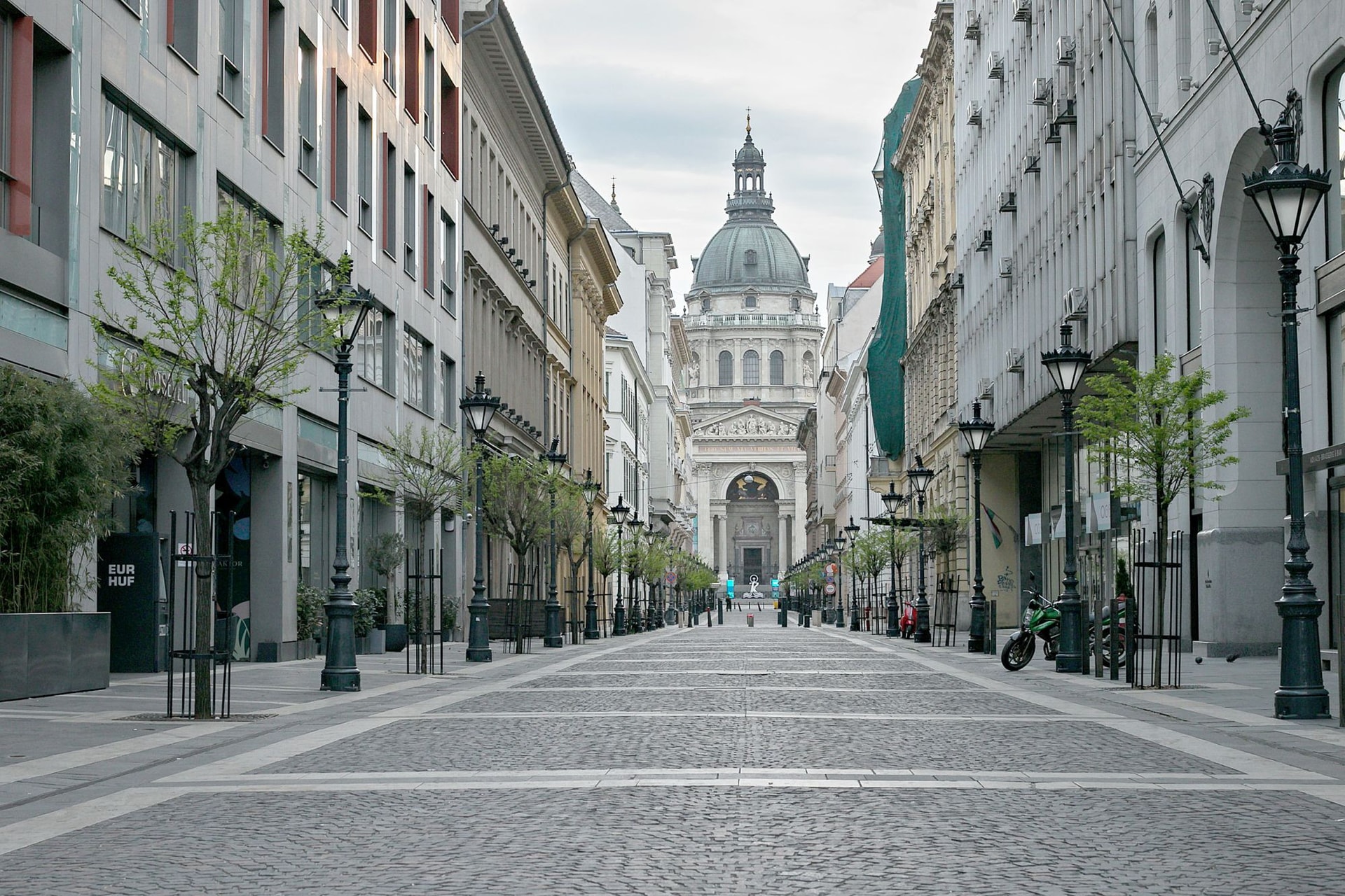 Mától Budapesten is megszűnik a kijárási korlátozás