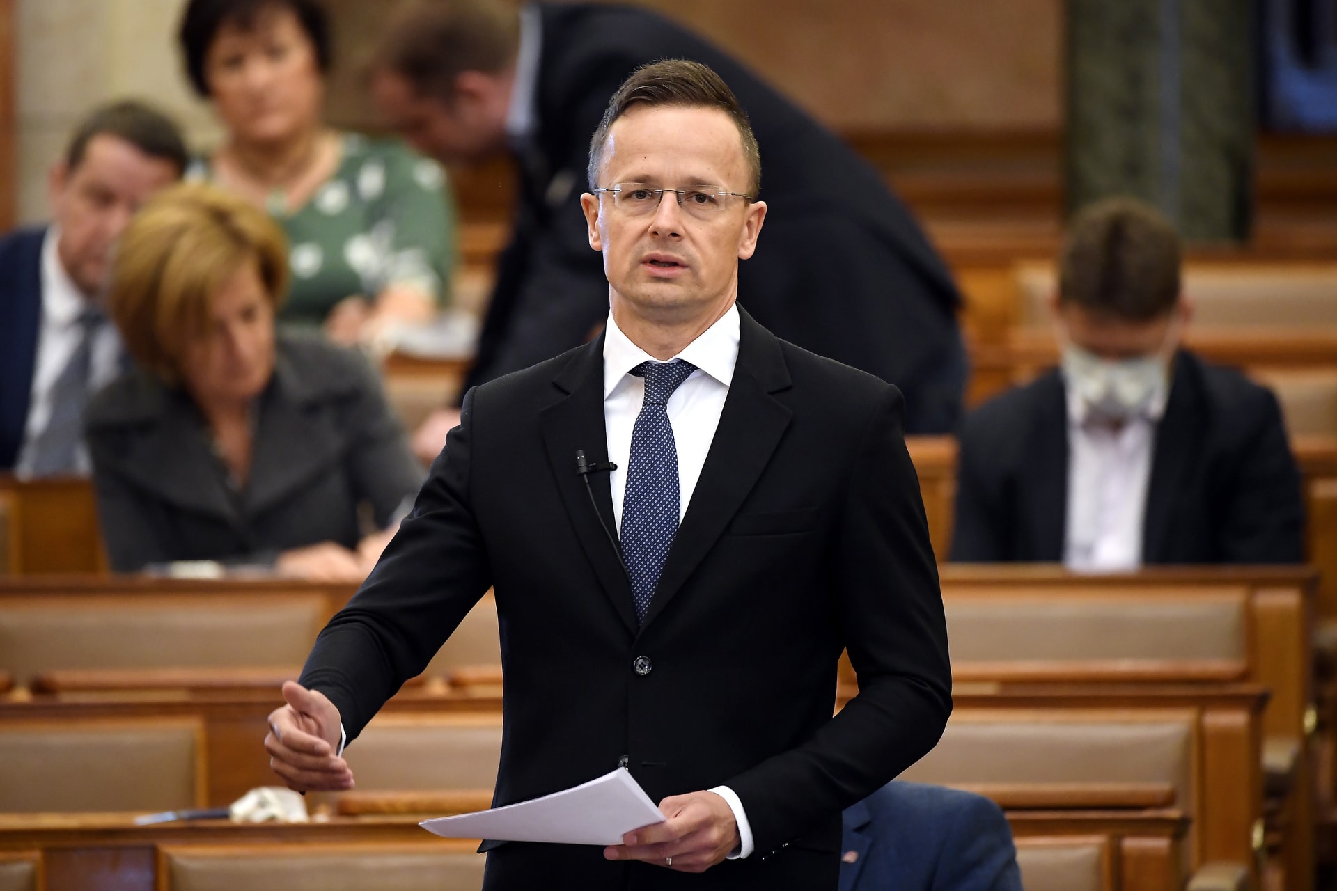 Több mint hetvenmillió maszkot szerzett be eddig a kormány