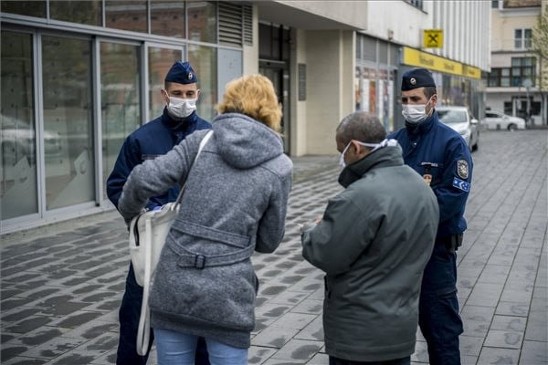 Az önkormányzatok most hétvégén is dönthetnek a közterület-használatról