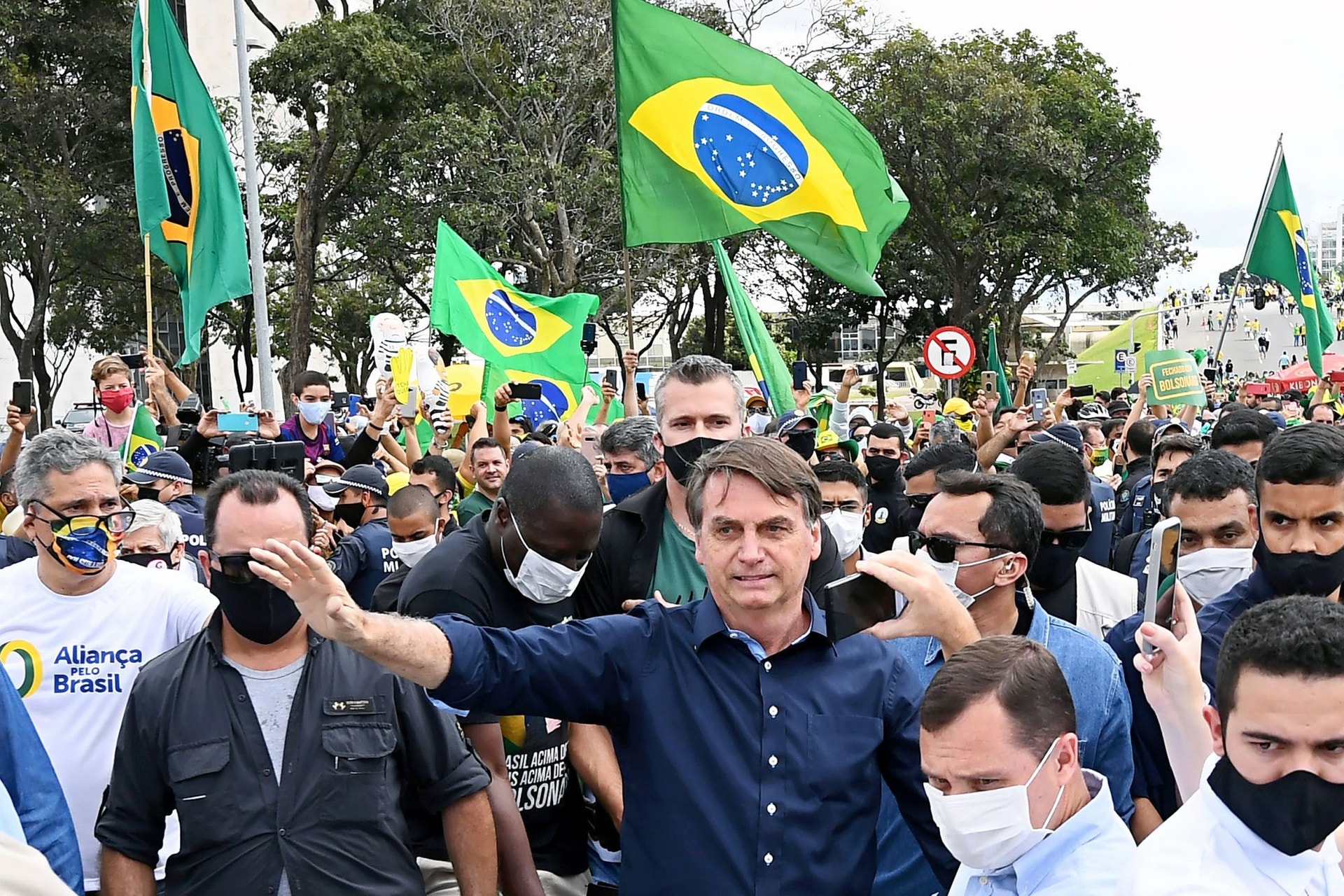 Jair Bolsonaro furcsa rendőrségi ügyei és koronavírus-tagadása