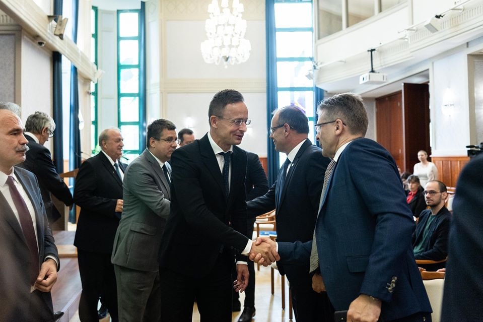 Szijjártó: Bővülhet a versenyképességi támogatások keretösszege