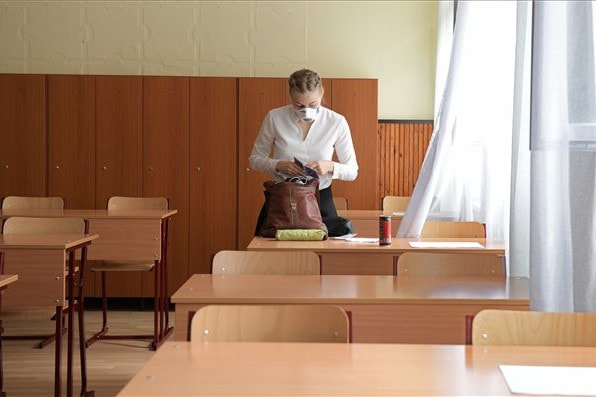 Hagyományos iskolakezdés járványügyi előírásokkal