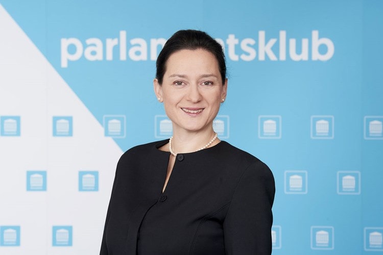 „Válságban sem szabad engedni a hisztériának”