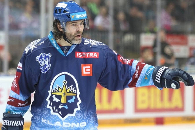 Jaromír Jágr 48 évesen sem hagy fel a hokival