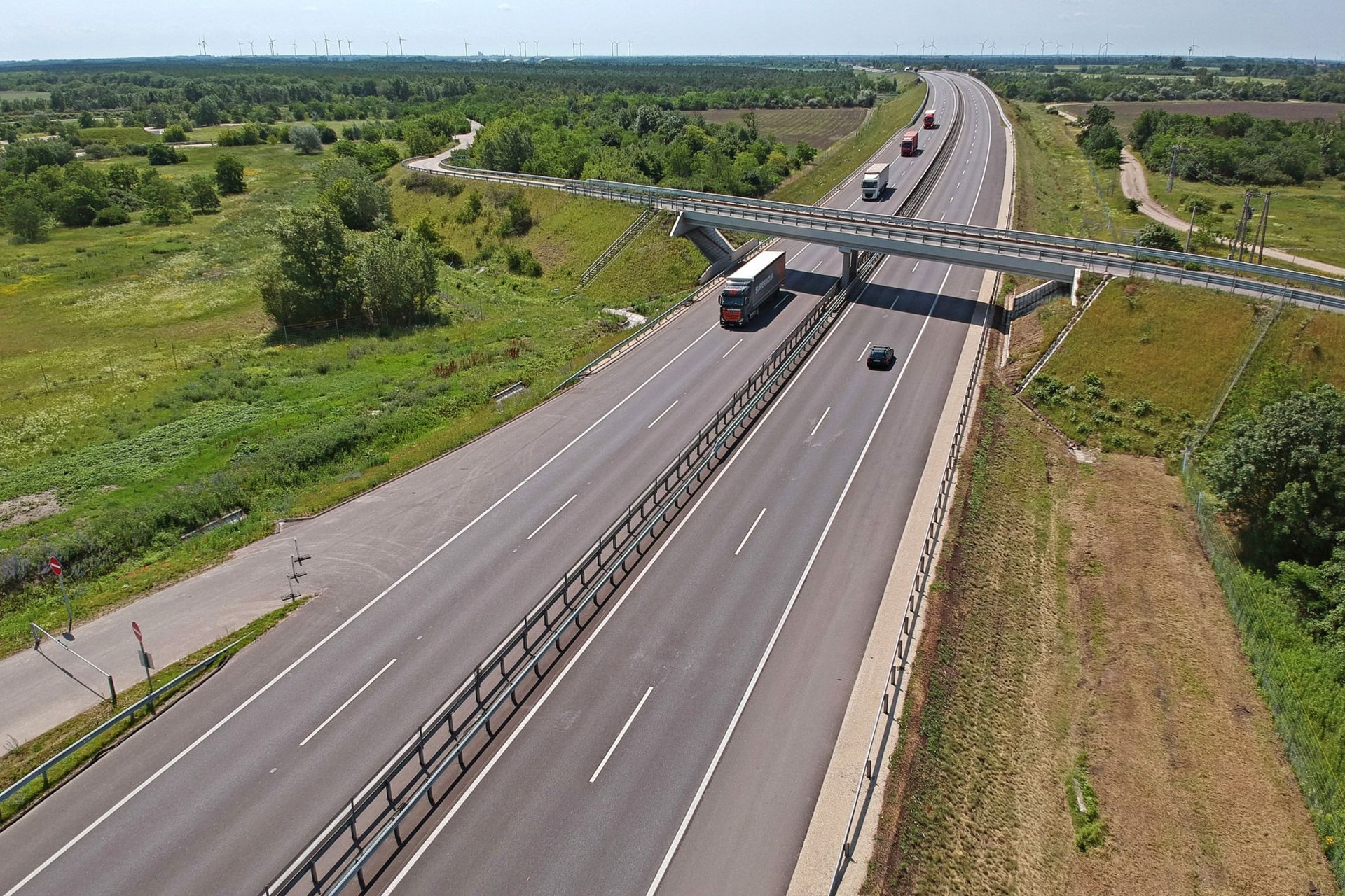 Útra folyt üzemanyag miatt lezárták az M1-es autópályát