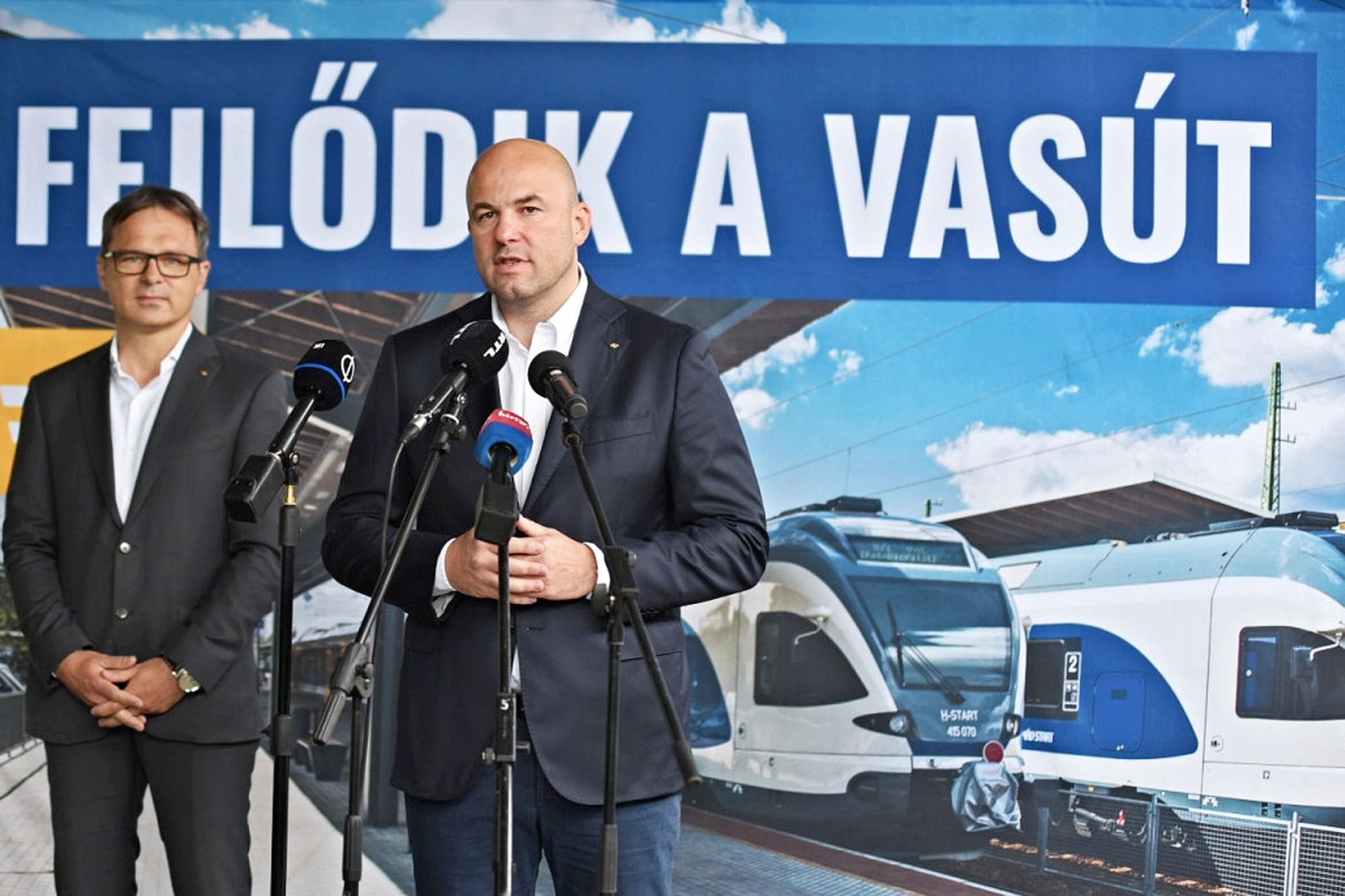 Több vonat közlekedik idén is a Balatonra