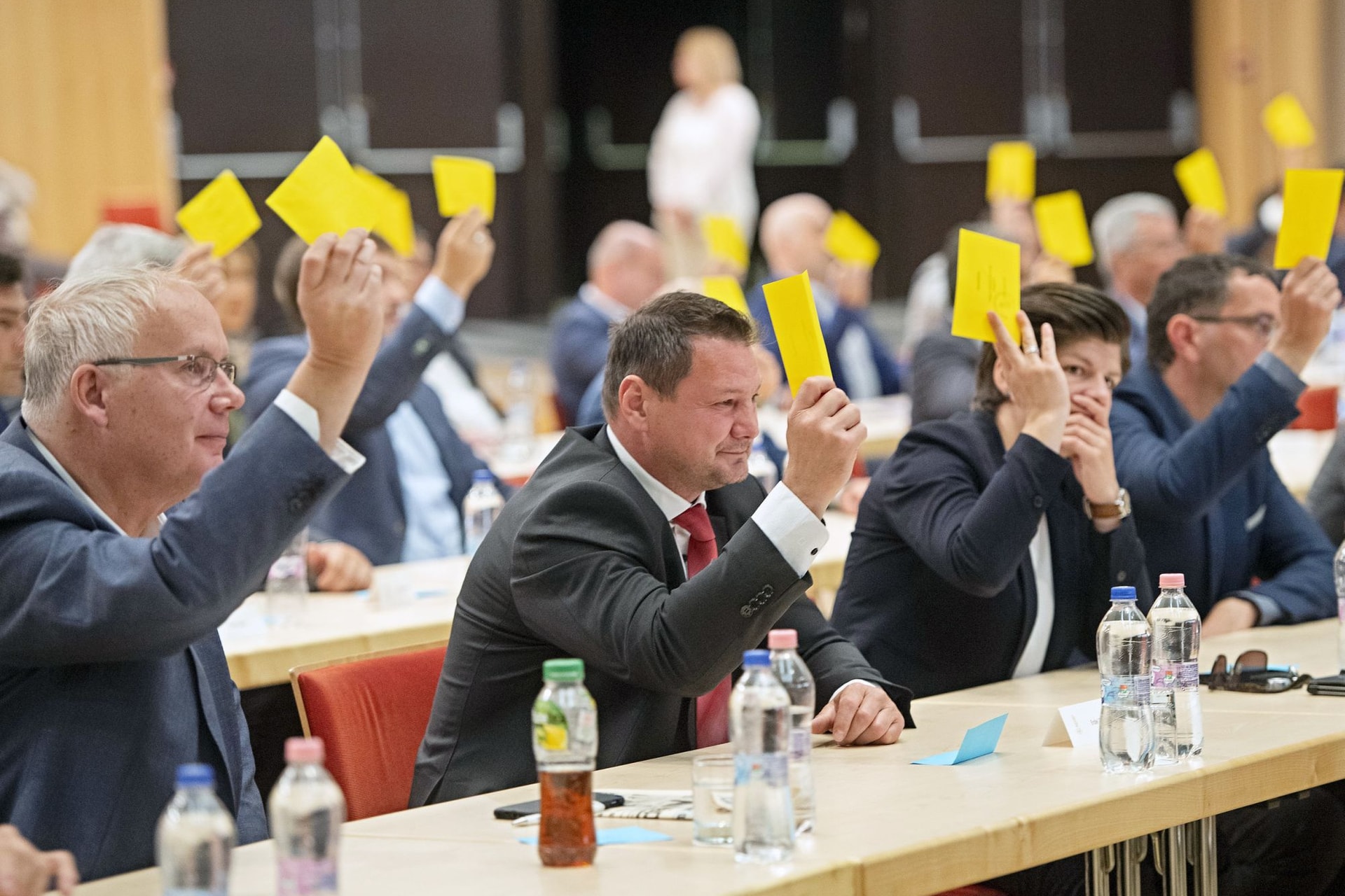 Szinte egyhangúlag választották újra Kulcsár Krisztiánt