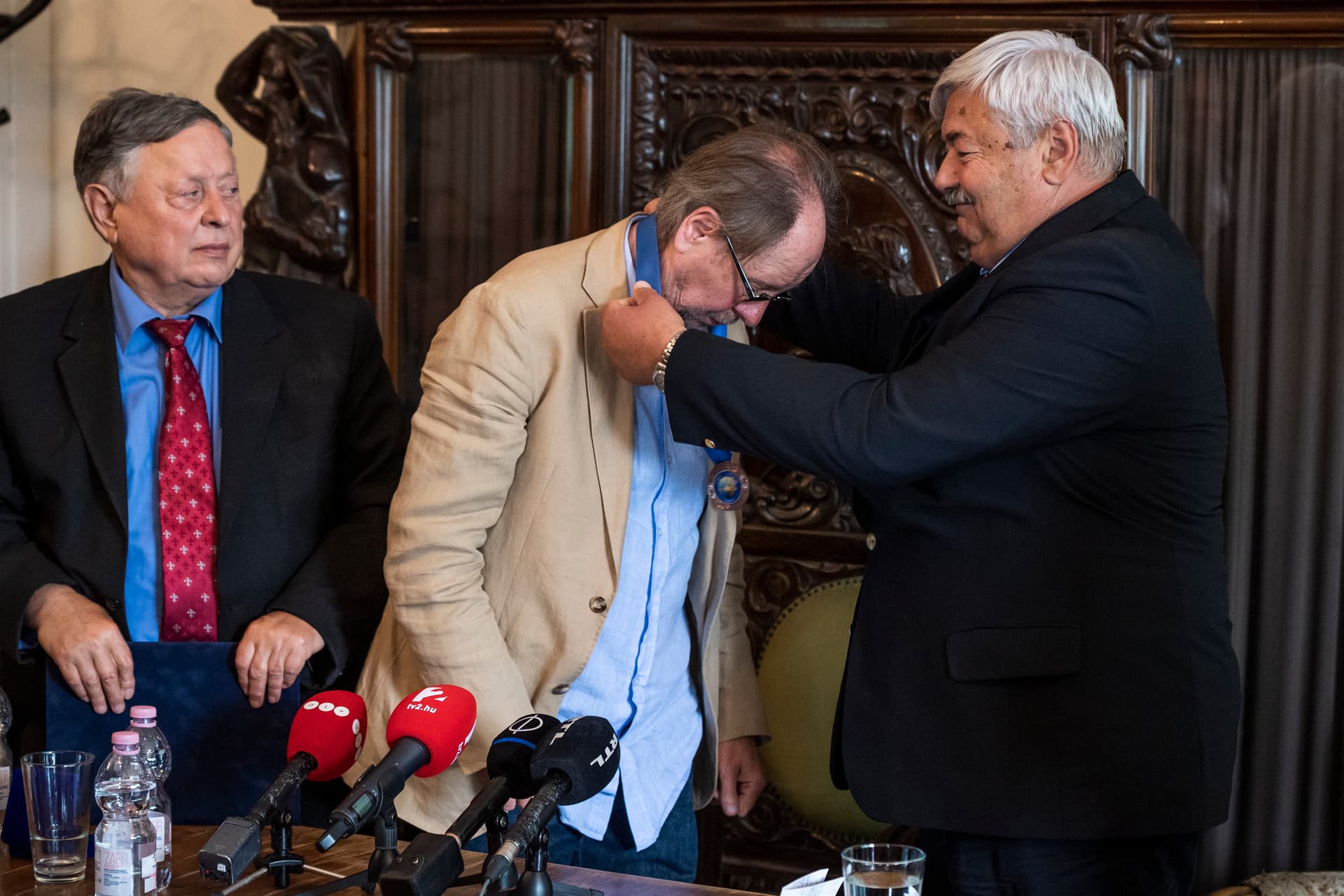 Emberi Méltóságért kitüntetést kapott Balázs Fecó