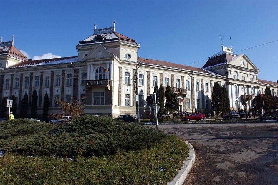 Ki kell cserélni a csíkszeredai utcanévtáblákat