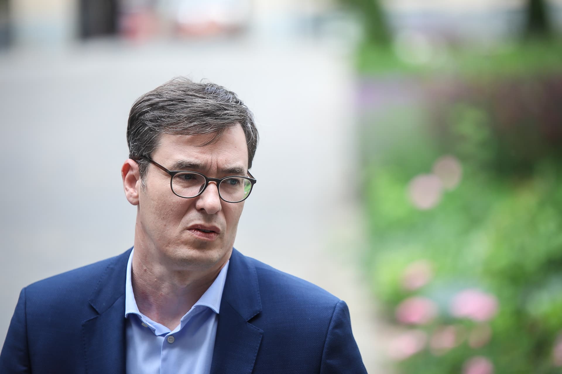 Oktatnia és publikálnia is kellett volna Karácsonynak angolul