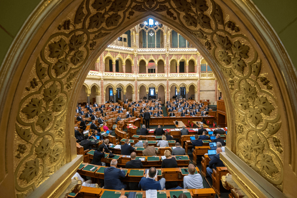 Biztonságunkat és a normalitást hivatottak védeni az Alaptörvény módosításai