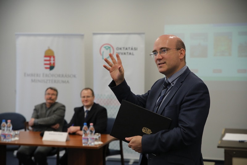 Elkészültek a módosított Natnak megfelelő új tankönyvek