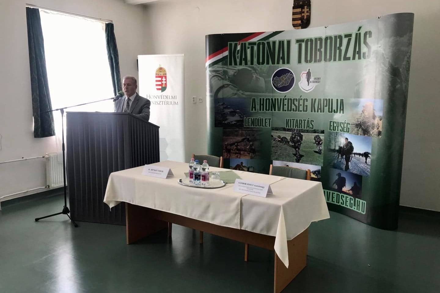 A Magyar Honvédség háromezer embernek ad munkát a következő fél évben