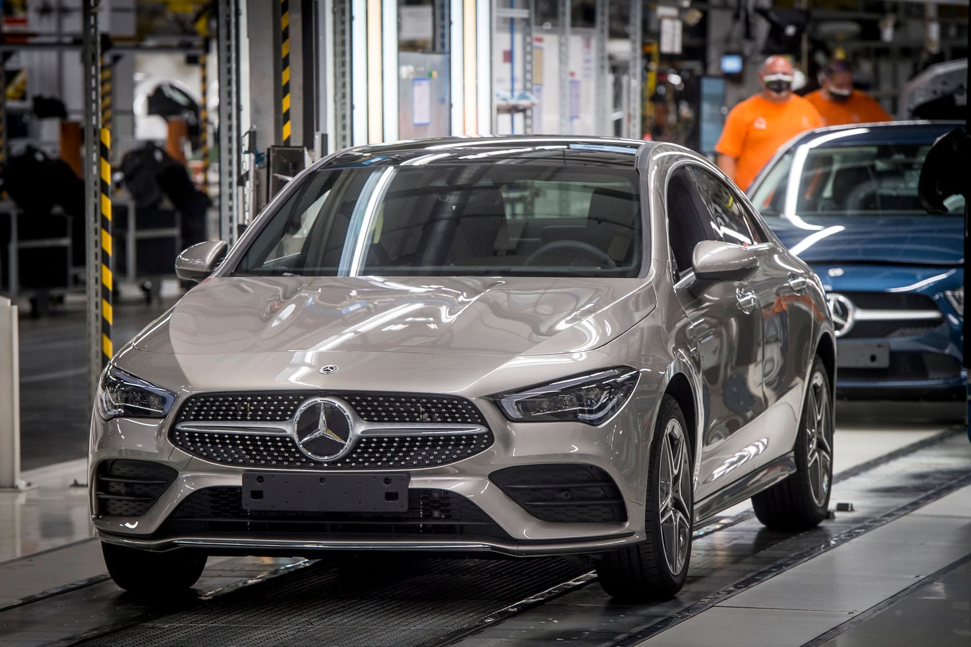 A Mercedes bővíti modellportfólióját a zsugorodó magyarországi újautó-piacon