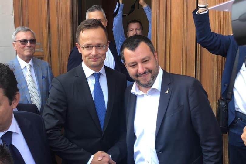 Szijjártó: Szégyen, hogy Matteo Salvinit állítják bíróság elé